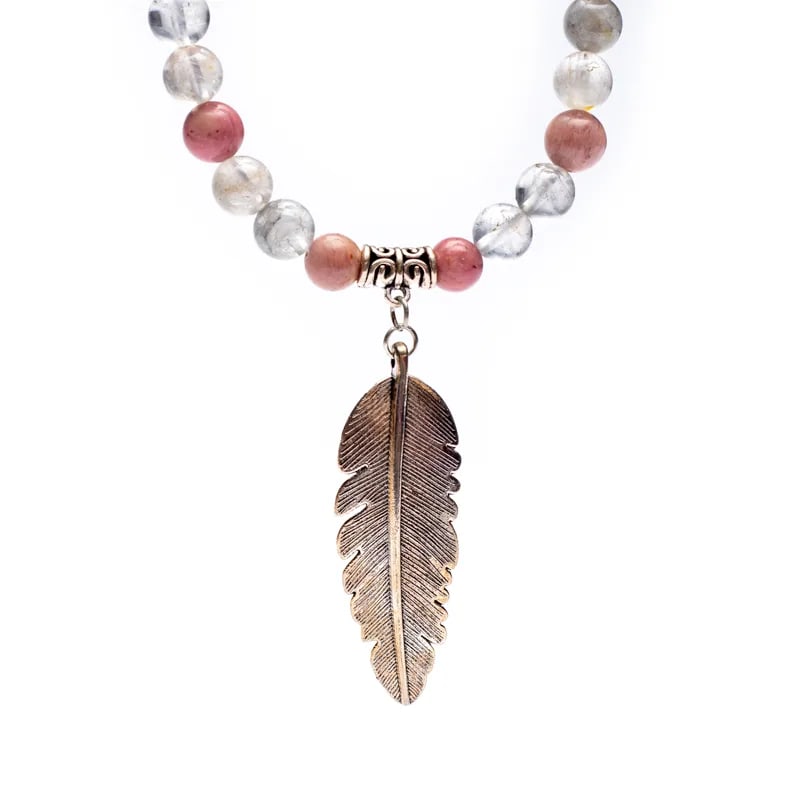 Mala Rhodonit/ grauer Quarz + Feder